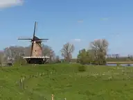 104758