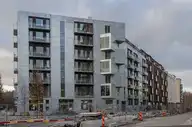 105429