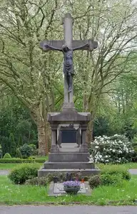 108043