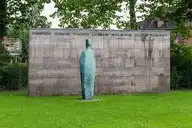 111487