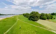 112907