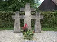 113696