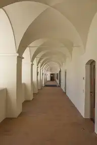 113832