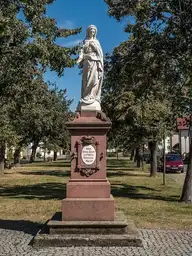 114015