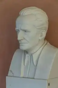 118596