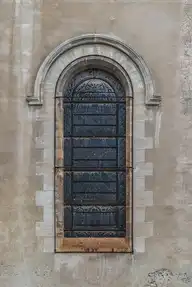 121046
