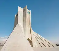 121758