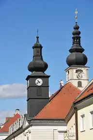 13529