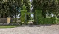 136613