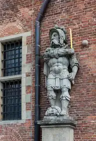 136768