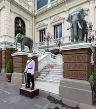 136881