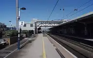 137225