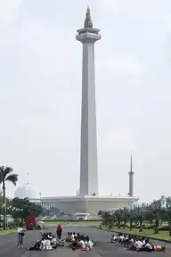 157183
