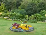 157562