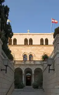 158121