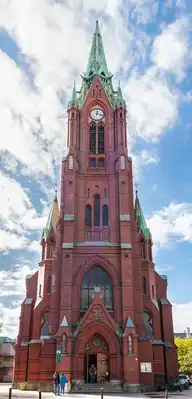 158605