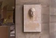 158835