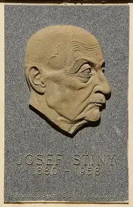 158876