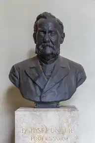 158887