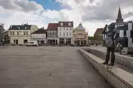 15893