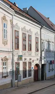 158943