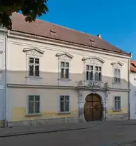 158946