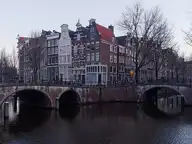 162443