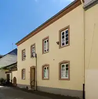 163824