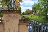165587