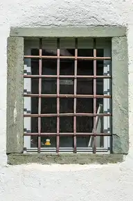 165668