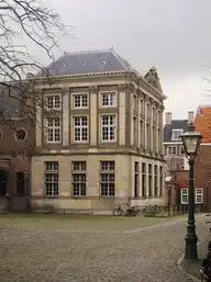 176358