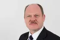 18100