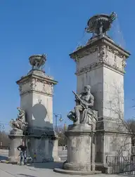 183077