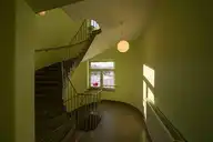 183290
