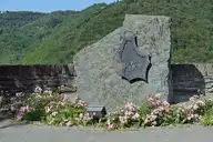 183579