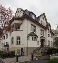 18568