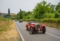 196079