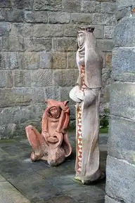 212743