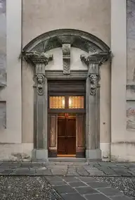 218565