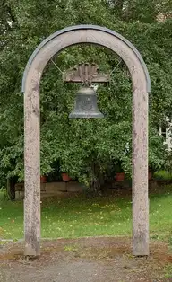 225634