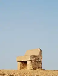 235573