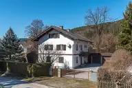 243952