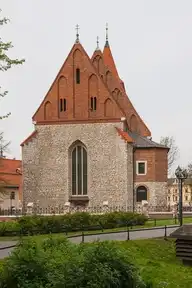 25652
