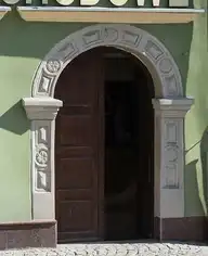 25729