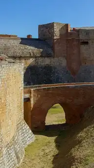 258443