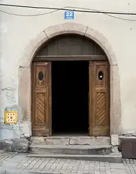 26100