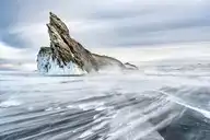 272199