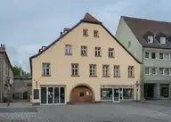 273000