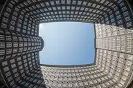 274828