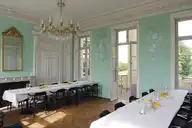 295900